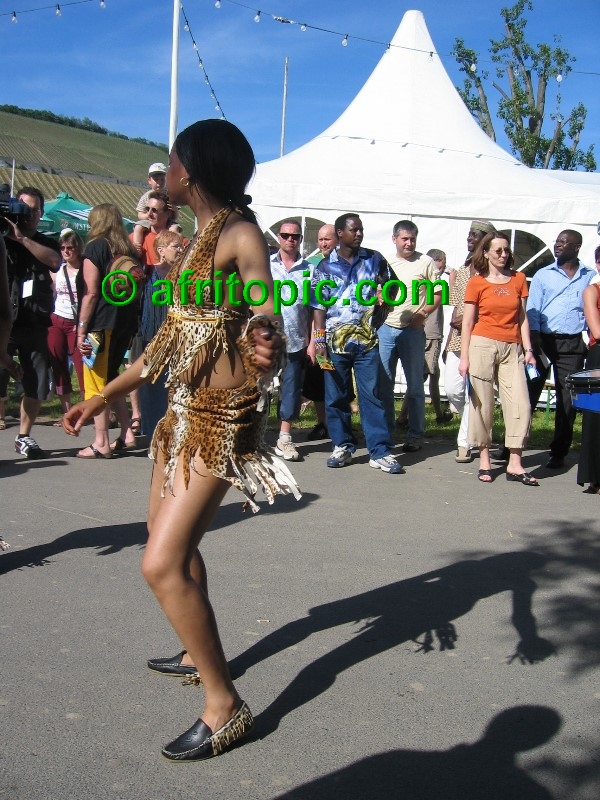 ../Images/AfricaFestival-27-28May05 071.jpg